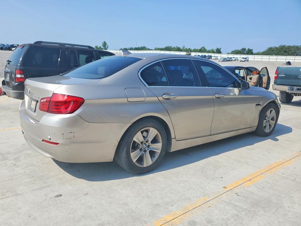 WBAXH5C51CDW09037 2012 BMW 528 photo no. 3