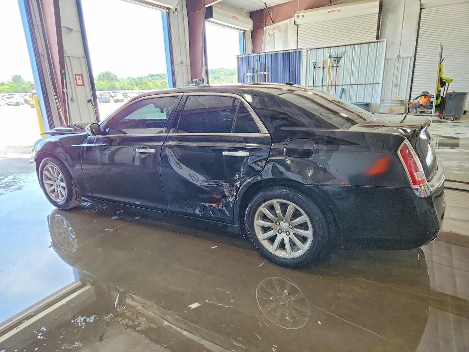 2012 CHRYSLER 300C — Фото 2 из 12