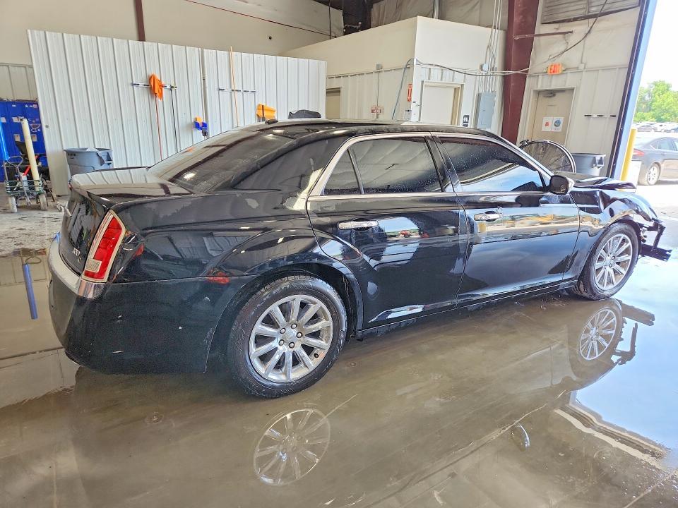 2012 CHRYSLER 300C — Фото 3 из 12