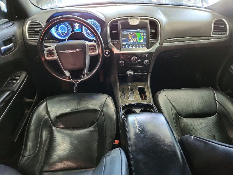 2012 CHRYSLER 300C — Фото 8 из 12