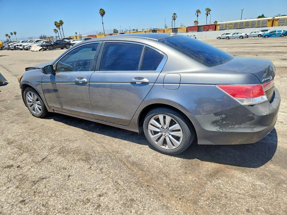 1HGCP2F8XCA142373 2012 HONDA ACCORD photo no. 2