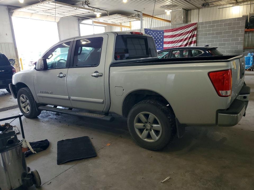 2012 NISSAN TITAN SV — Фото 2 из 12