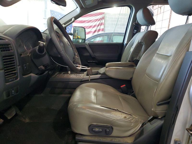 2012 NISSAN TITAN SV — Фото 7 из 12