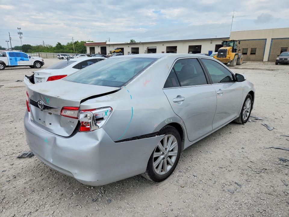 2012 TOYOTA CAMRY XLE — Фото 3 из 12