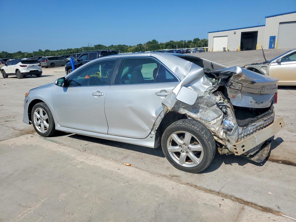 2012 TOYOTA CAMRY SE — Фото 2 из 12