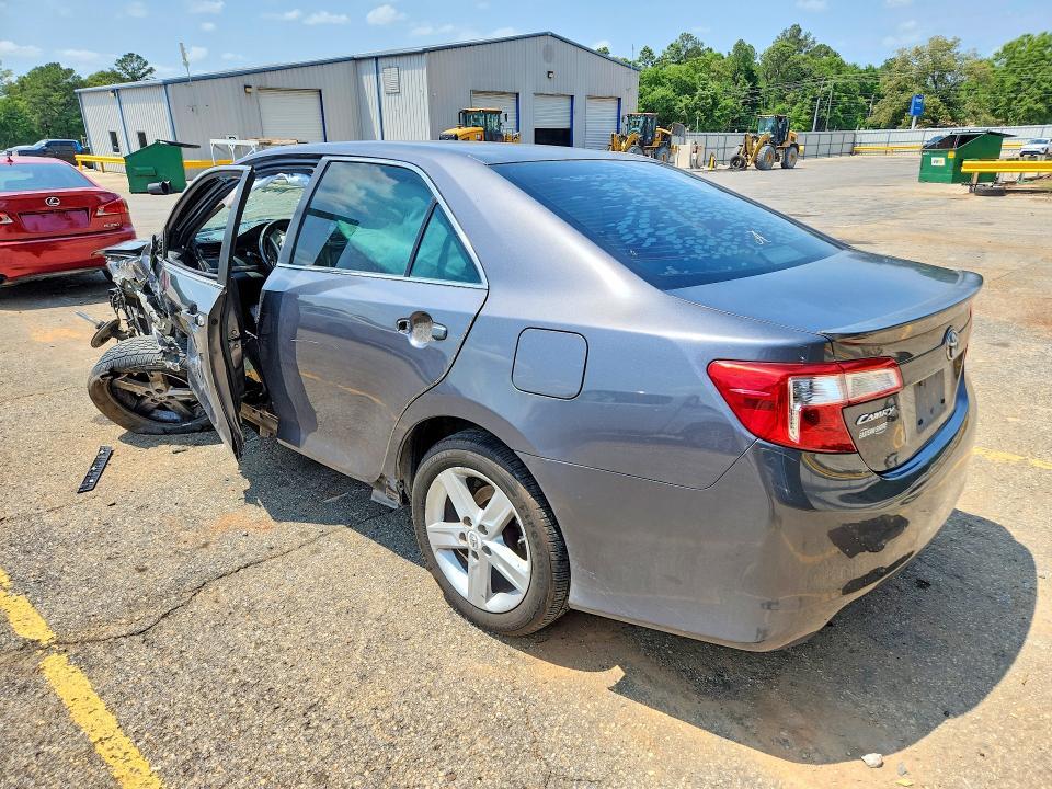 2012 TOYOTA CAMRY SE — Фото 2 из 13