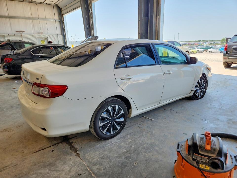 2T1BU4EE6CC765670 2012 TOYOTA COROLLA photo no. 3