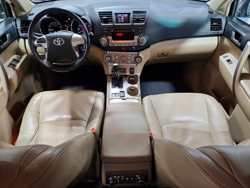 2012 TOYOTA HIGHLANDER SE — Фото 8 из 14