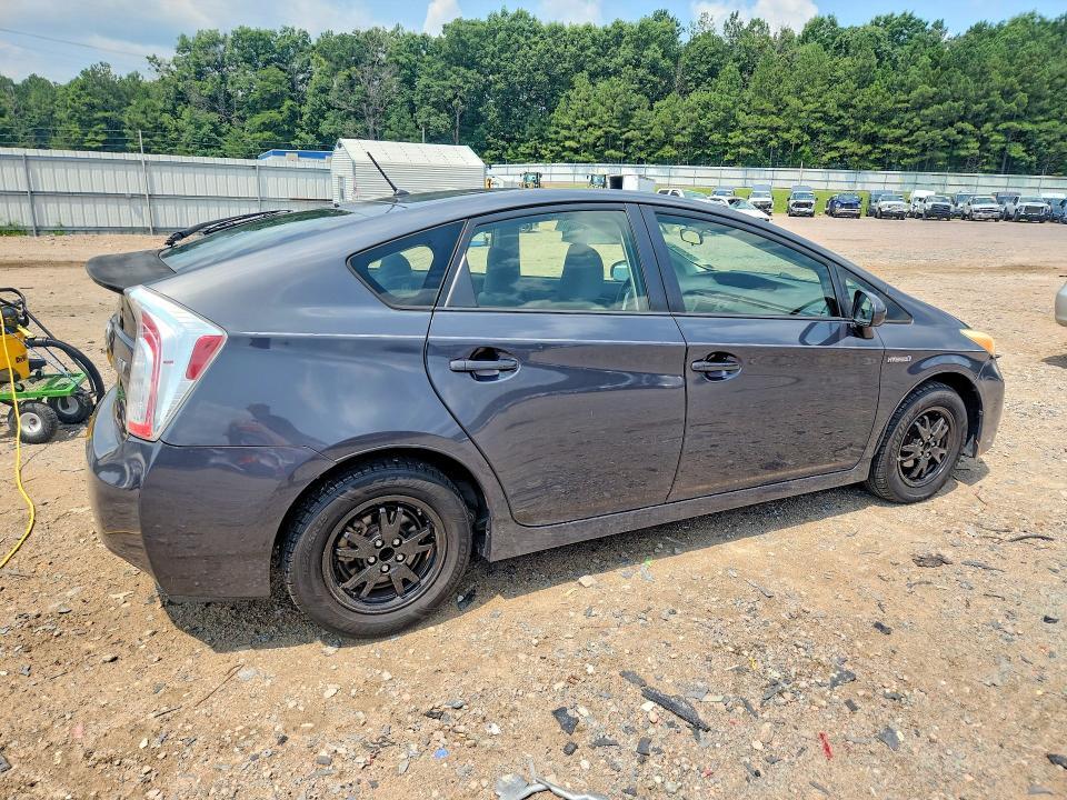 2012 TOYOTA PRIUS TWO — Фото 3 из 12