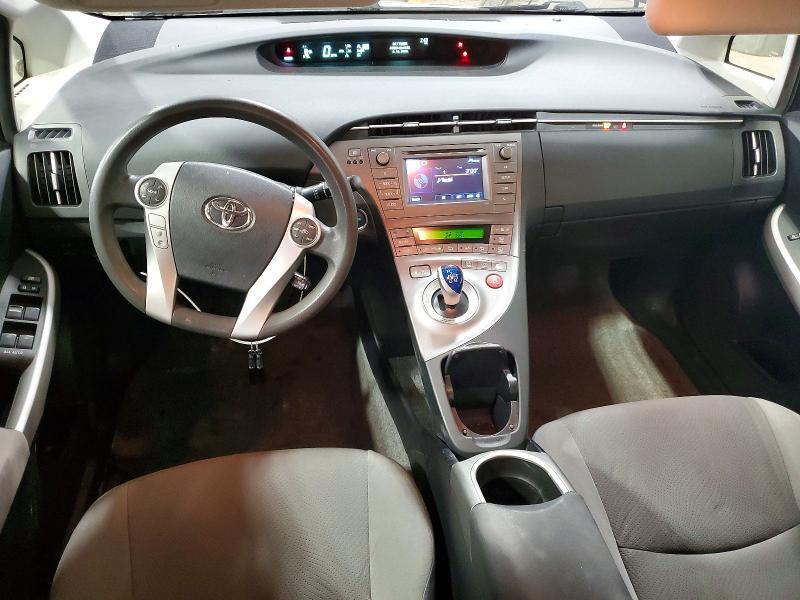 2012 TOYOTA PRIUS TWO — Фото 8 из 13