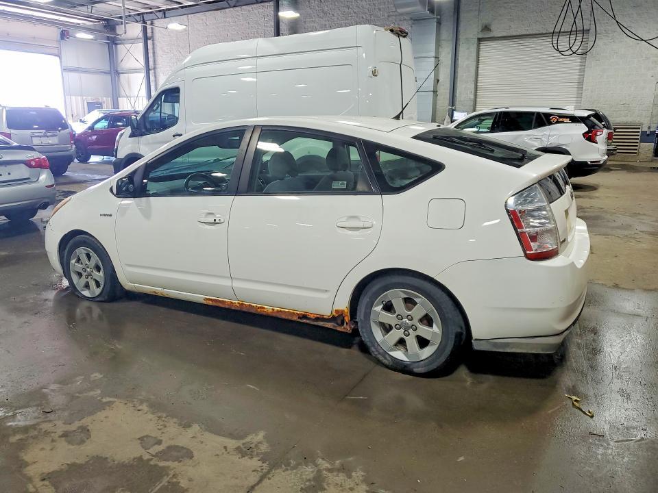 2012 TOYOTA PRIUS BASE — Фото 2 из 12