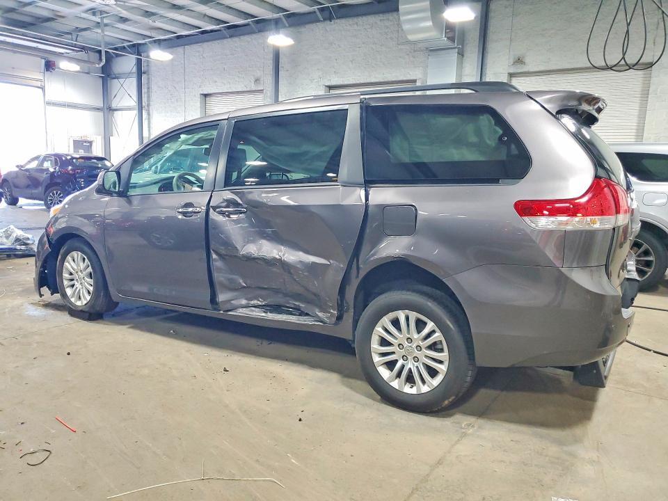 2012 TOYOTA SIENNA XLE 7-PASSENGER AUTO ACCESS SE — Фото 2 из 13