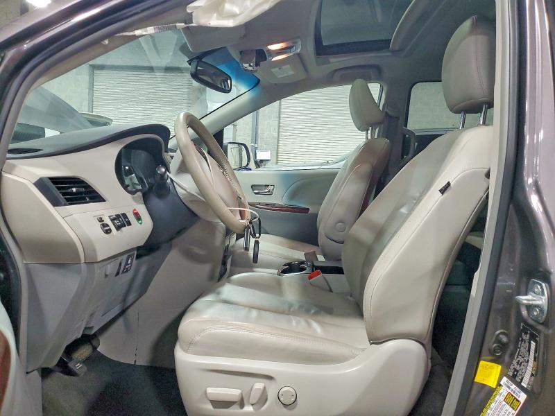 2012 TOYOTA SIENNA XLE 7-PASSENGER AUTO ACCESS SE — Фото 7 из 13