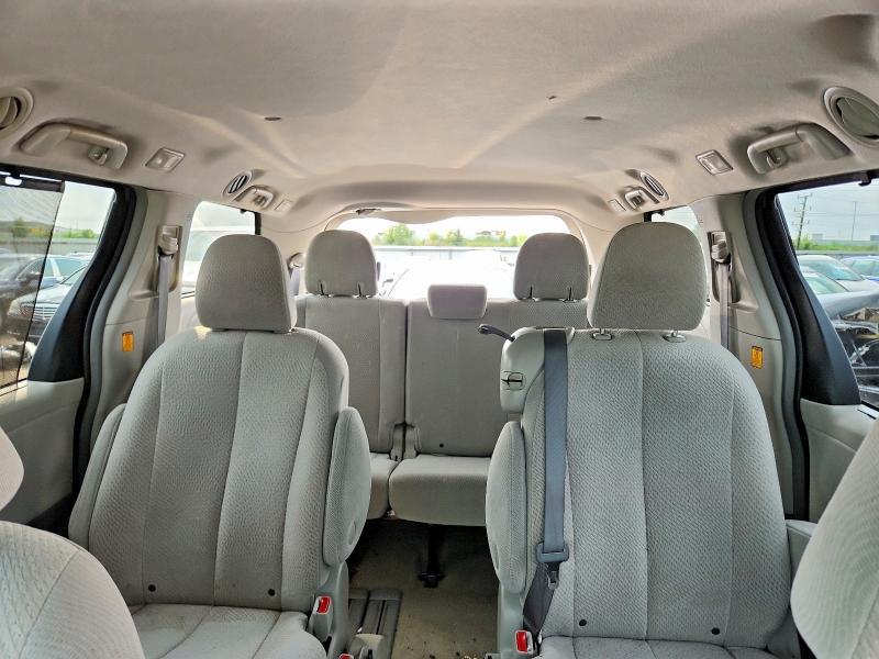 2012 TOYOTA SIENNA LE — Фото 10 из 13