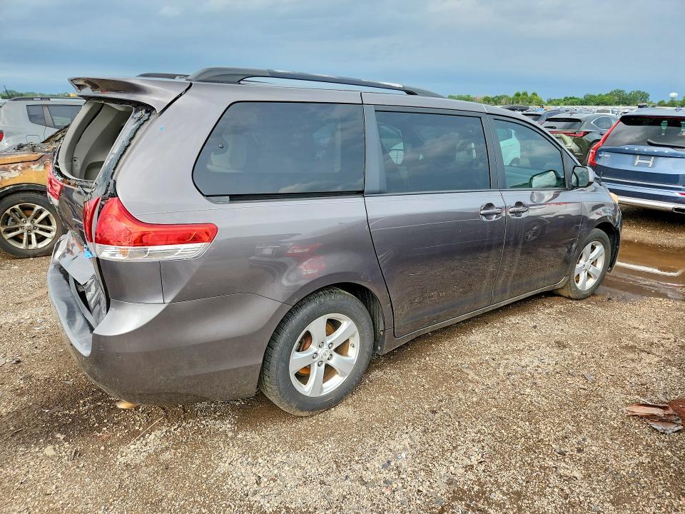 2012 TOYOTA SIENNA LE — Фото 3 из 13