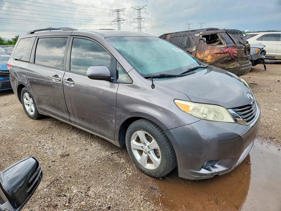 2012 TOYOTA SIENNA LE — Фото 4 из 13