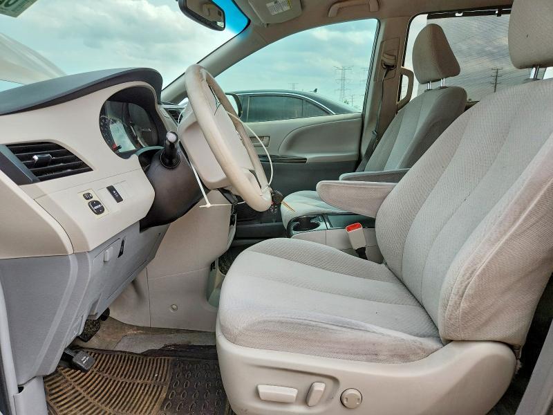 2012 TOYOTA SIENNA LE — Фото 7 из 13
