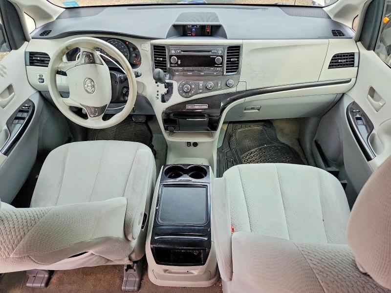 2012 TOYOTA SIENNA LE — Фото 8 из 13