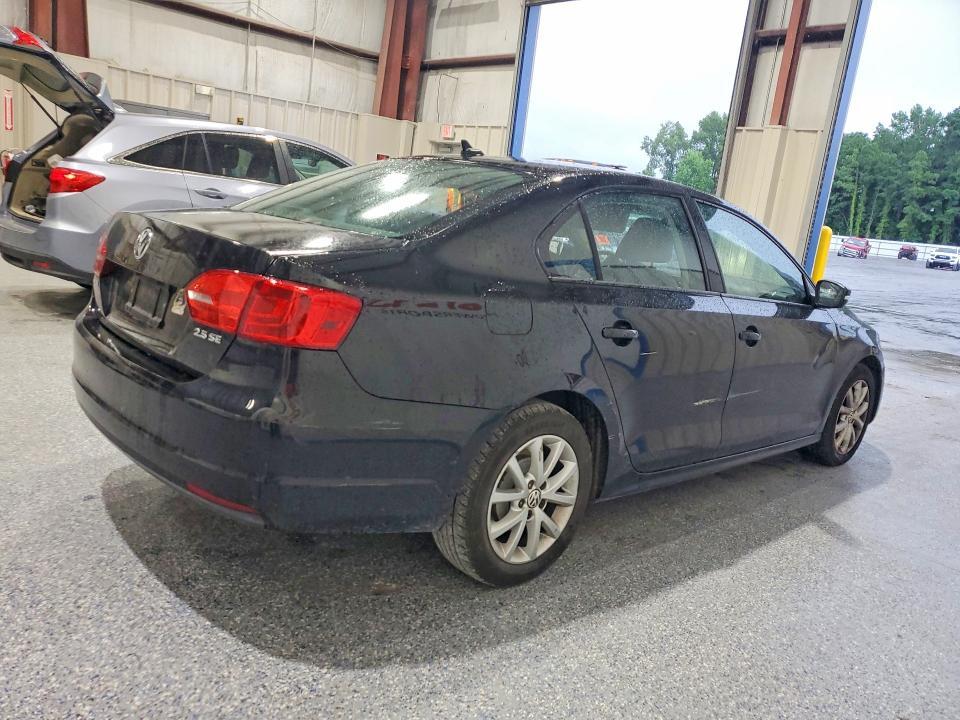2012 VOLKSWAGEN JETTA SE — Фото 3 из 12