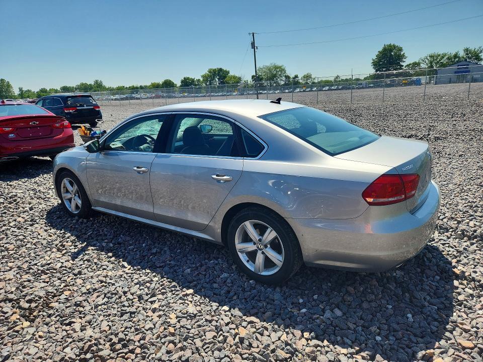 2012 VOLKSWAGEN PASSAT SE — Фото 2 из 12