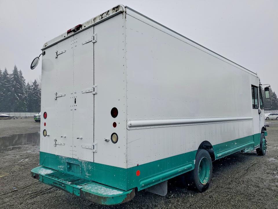 2012 WORKHORSE W62 DELIVERY TRUCK — Фото 3 из 12