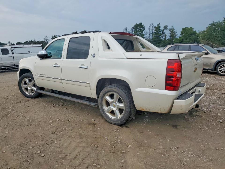 2013 CHEVROLET AVALANCHE LTZ — Фото 2 из 12