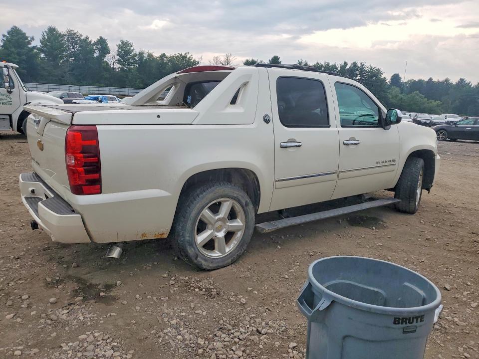 2013 CHEVROLET AVALANCHE LTZ — Фото 3 из 12