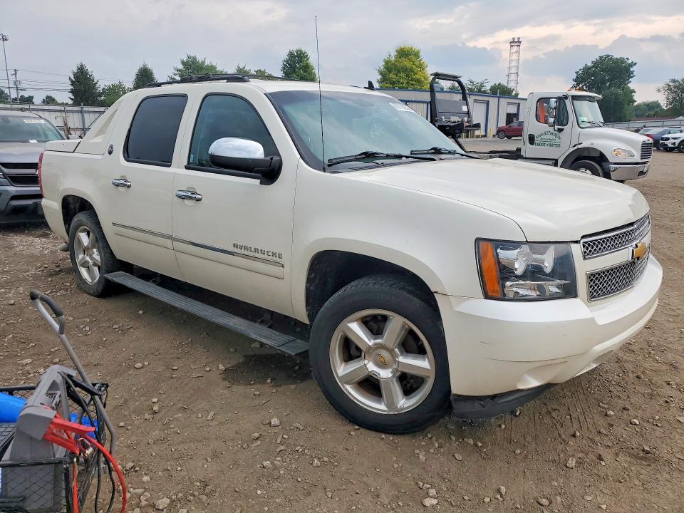 2013 CHEVROLET AVALANCHE LTZ — Фото 4 из 12