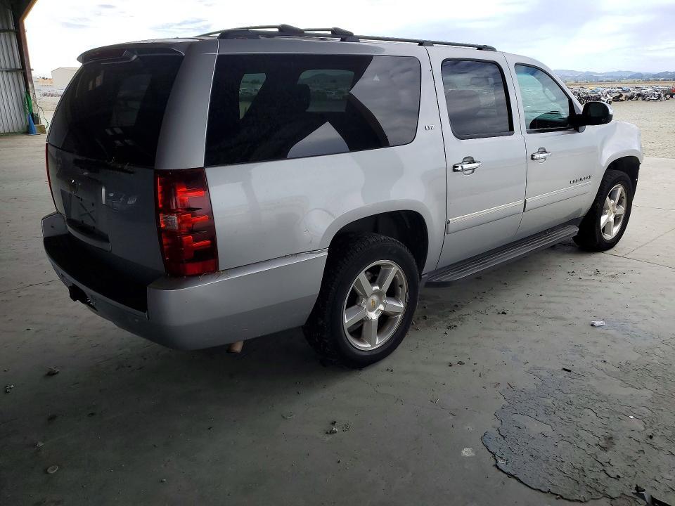 2013 CHEVROLET SUBURBAN K1500 LTZ — Фото 3 из 14