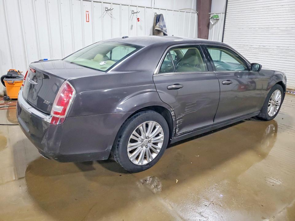 2C3CCARG8DH573681 2013 CHRYSLER 300 photo no. 3