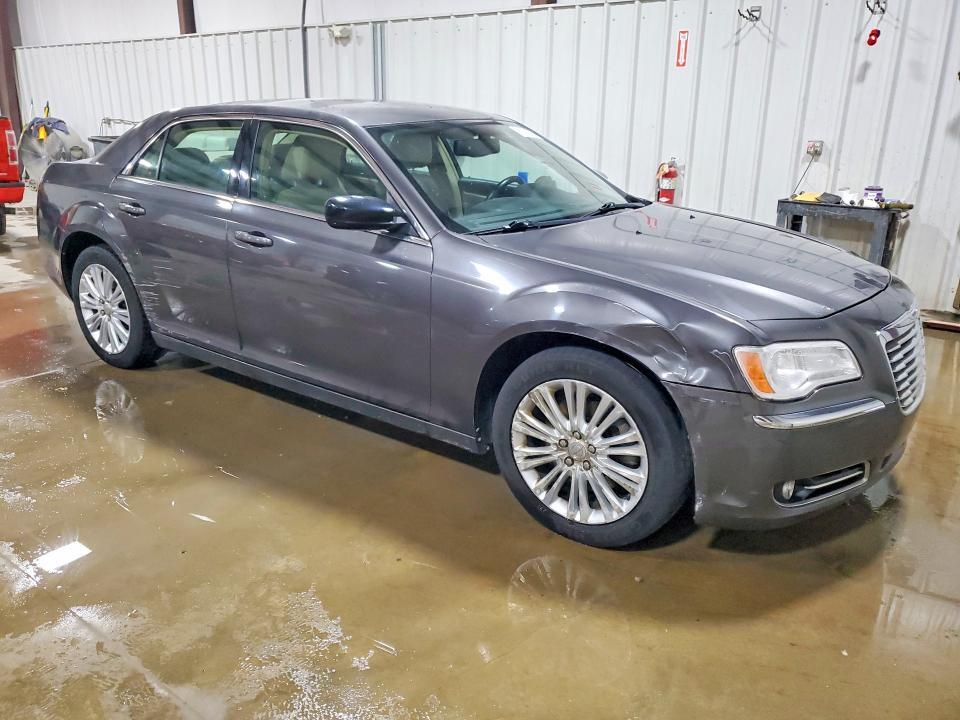 2C3CCARG8DH573681 2013 CHRYSLER 300 photo no. 4