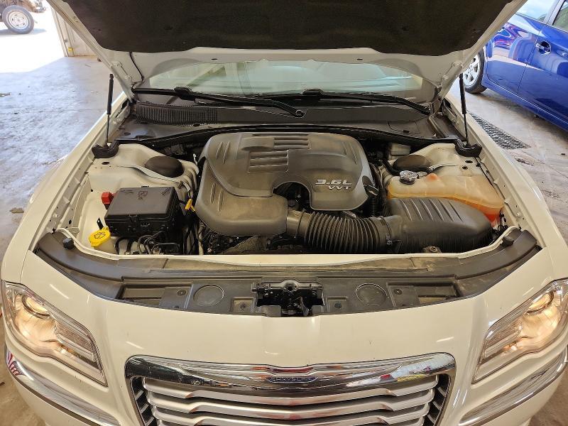2013 CHRYSLER 300 — Фото 11 из 12