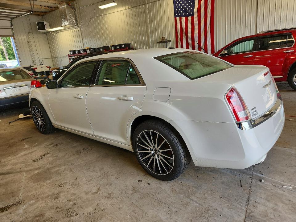 2013 CHRYSLER 300 — Фото 2 из 12