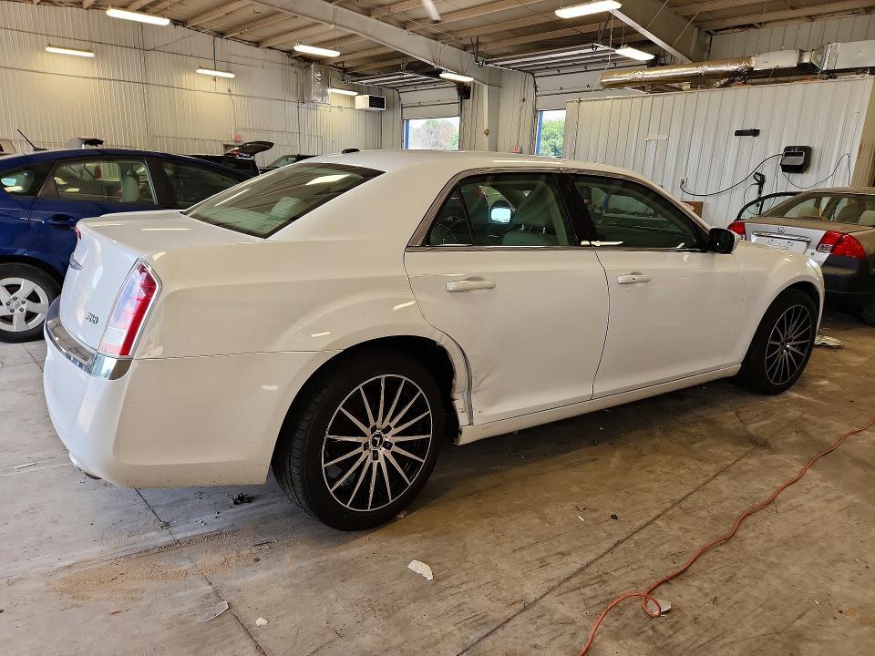 2013 CHRYSLER 300 — Фото 3 из 12
