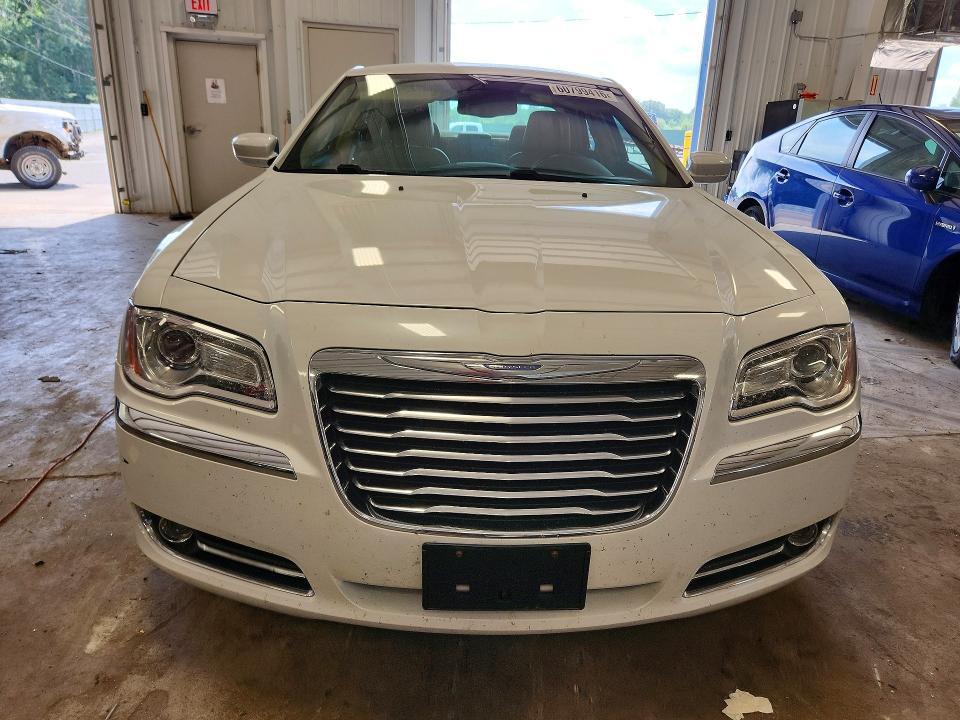 2013 CHRYSLER 300 — Фото 5 из 12