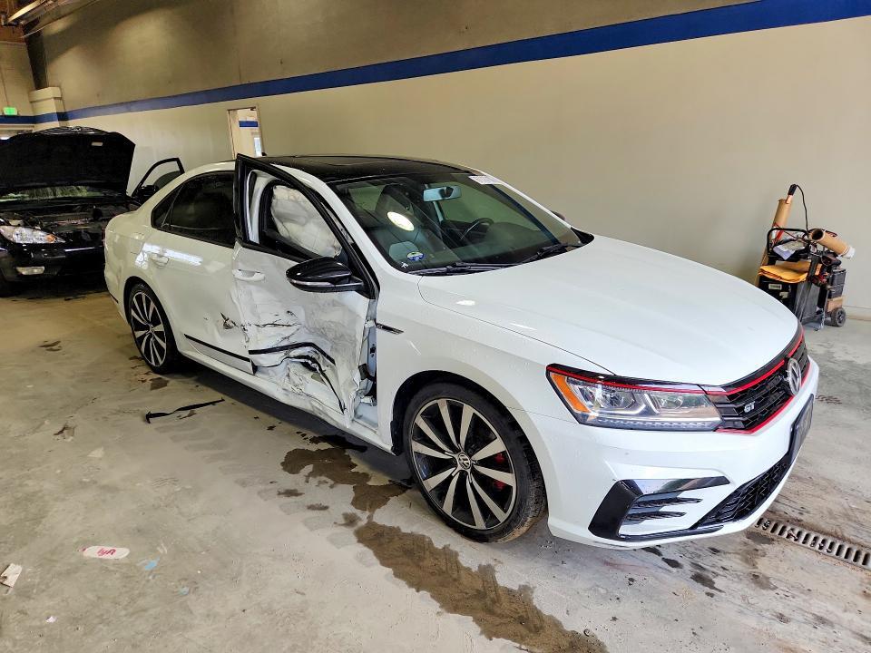 2018 VOLKSWAGEN PASSAT GT — Фото 4 из 12