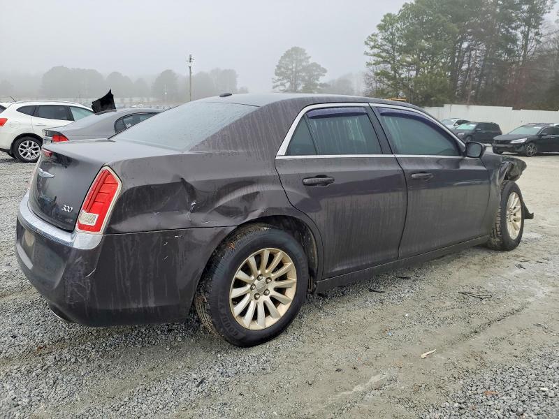 2013 CHRYSLER 300 — Фото 3 из 12