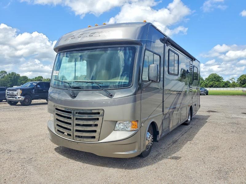 2013 FORD F53 RV — Фото 2 из 10