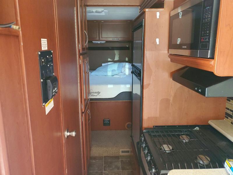 2013 FORD F53 RV — Фото 6 из 10