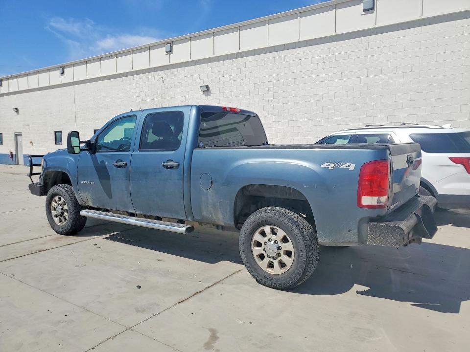 1GT423C85DF114173 2013 GMC SIERRA photo no. 2