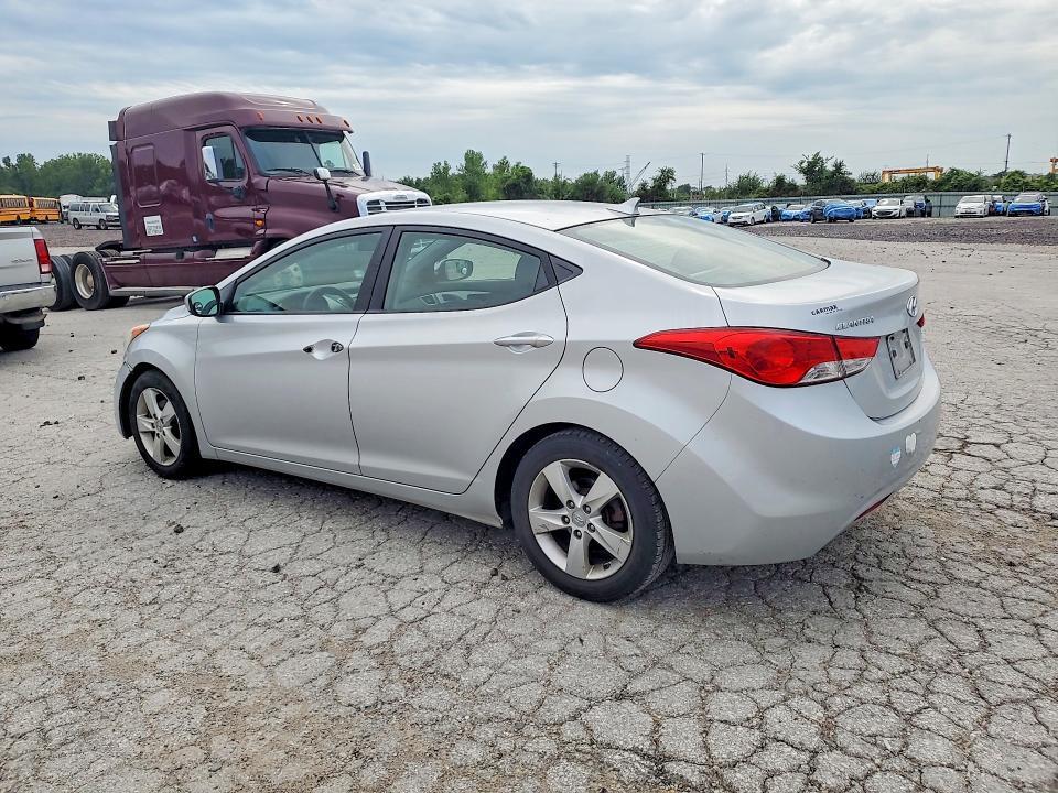 5NPDH4AE3DH268285 2013 HYUNDAI ELANTRA photo no. 2