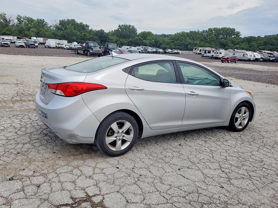 5NPDH4AE3DH268285 2013 HYUNDAI ELANTRA photo no. 3