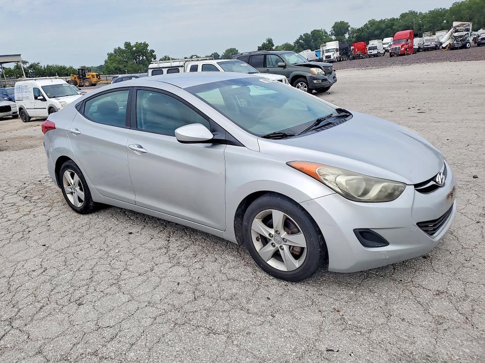 5NPDH4AE3DH268285 2013 HYUNDAI ELANTRA photo no. 4