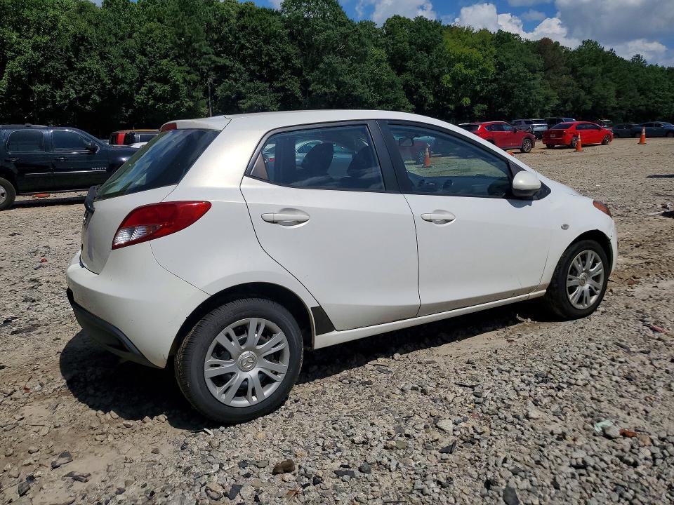 2013 MAZDA MAZDA 2 — Фото 3 из 12