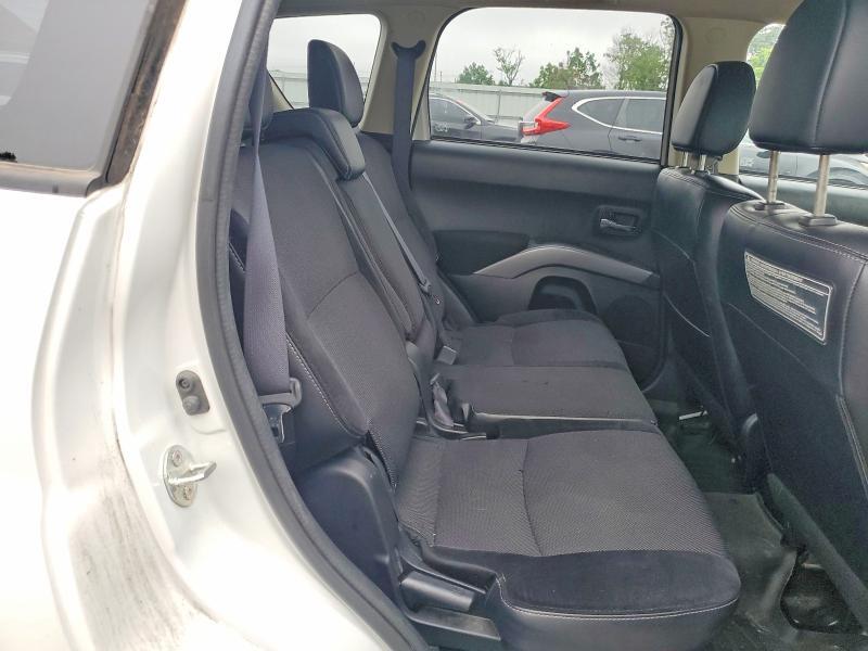 2013 MITSUBISHI OUTLANDER SE — Фото 10 из 12