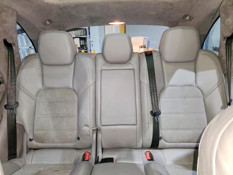 2013 PORSCHE CAYENNE GTS — Фото 10 из 13