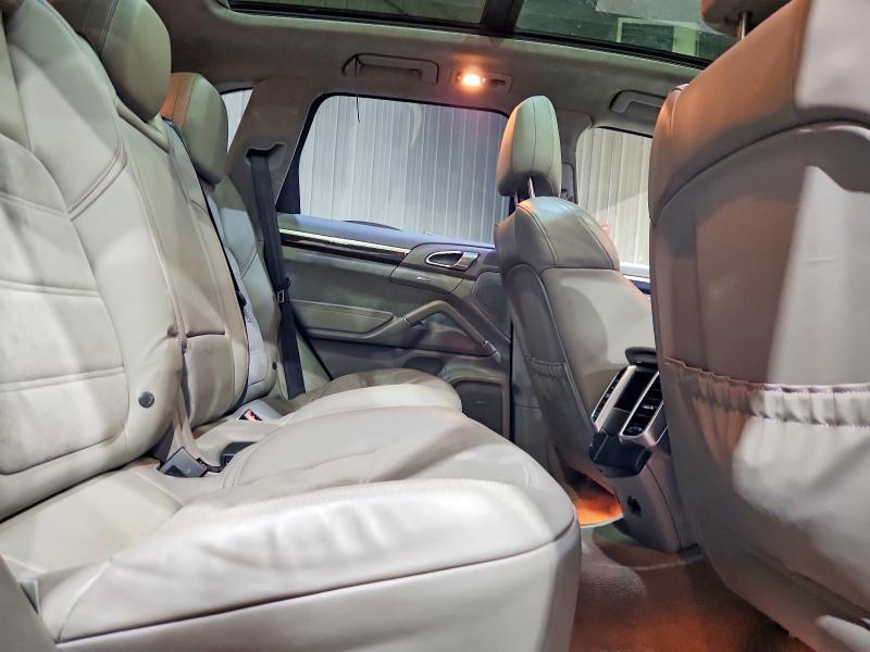2013 PORSCHE CAYENNE GTS — Фото 11 из 13