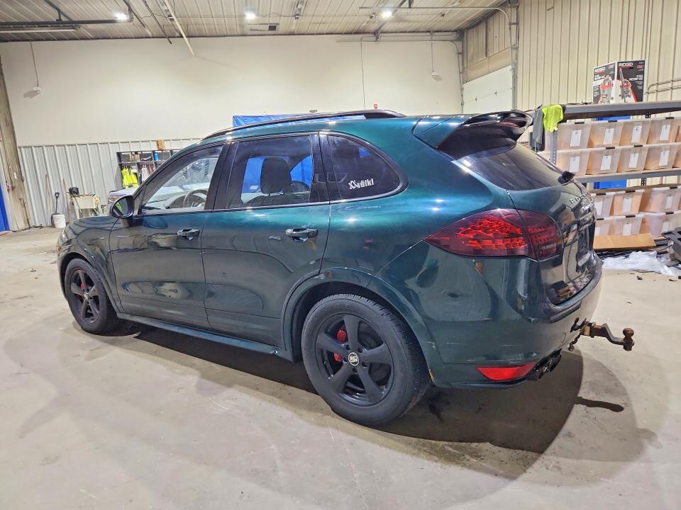 2013 PORSCHE CAYENNE GTS — Фото 2 из 13