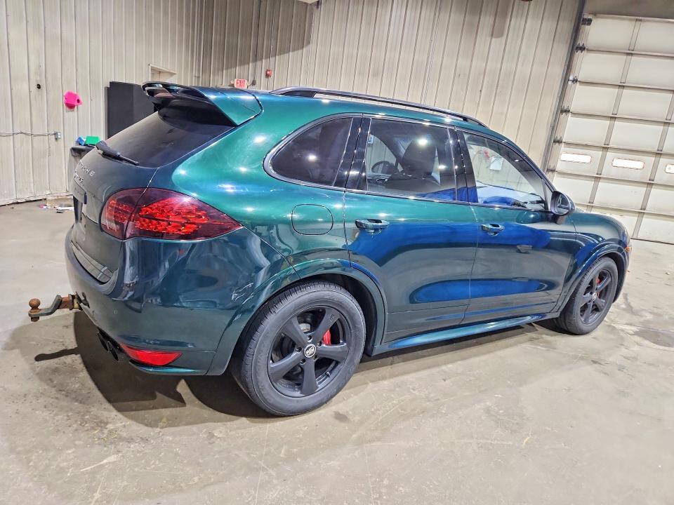 2013 PORSCHE CAYENNE GTS — Фото 3 из 13