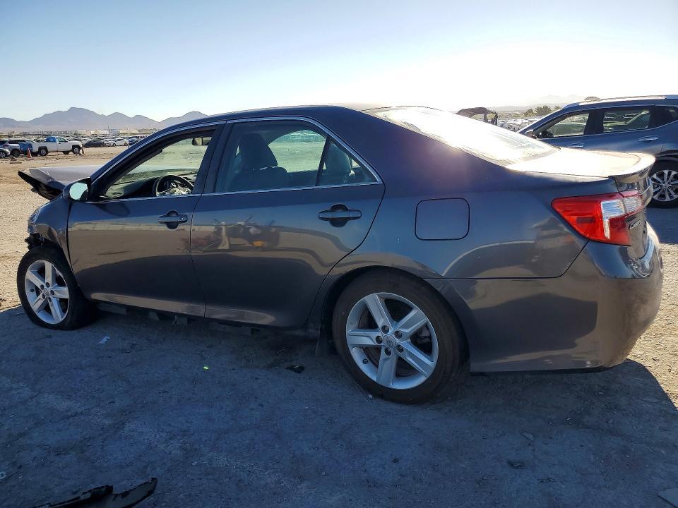 2013 TOYOTA CAMRY SE — Фото 2 из 12